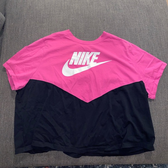 Nike Cropped Tee Shirt - Picture 1 of 3